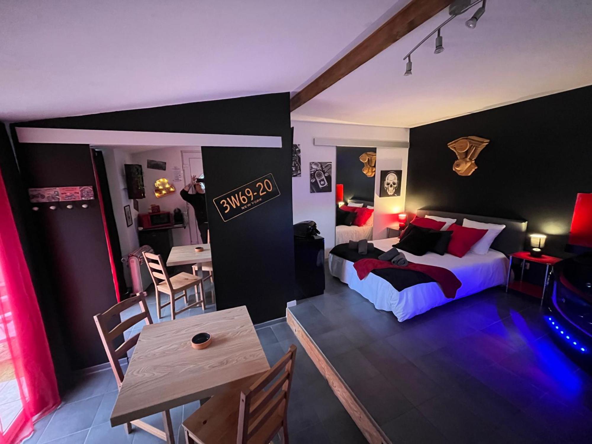 "Le Maloya" Chalets Independants -Chambre Balneo - Relais Motards ラコーヌ エクステリア 写真